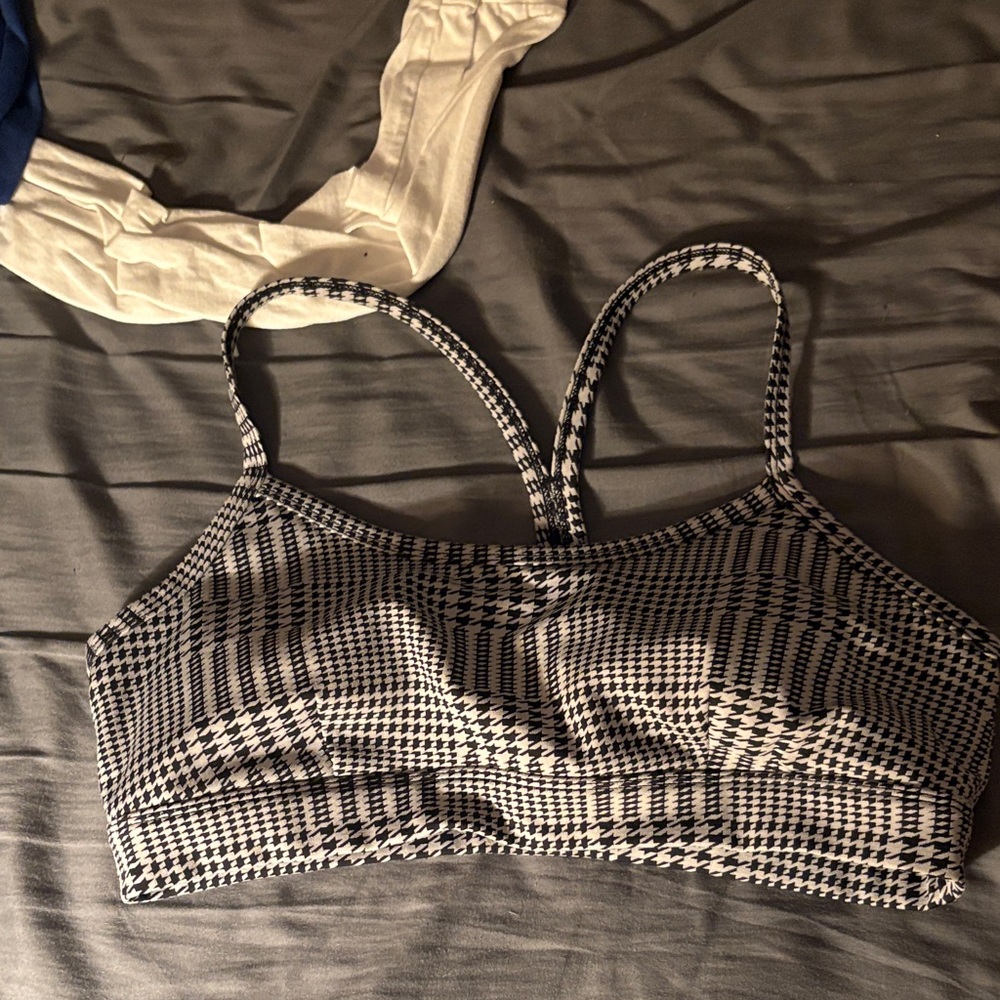 Alo airlift intrigue bra